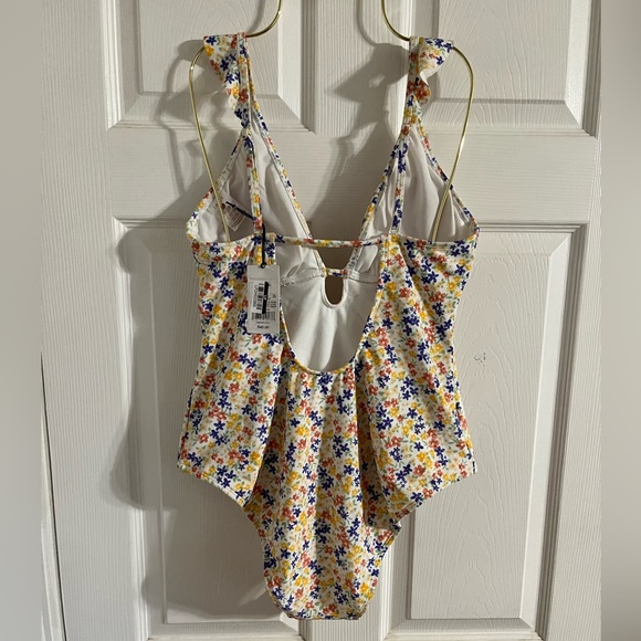 Shade and shore one piece floral print swimsuit 👙 - Picture 6 of 7